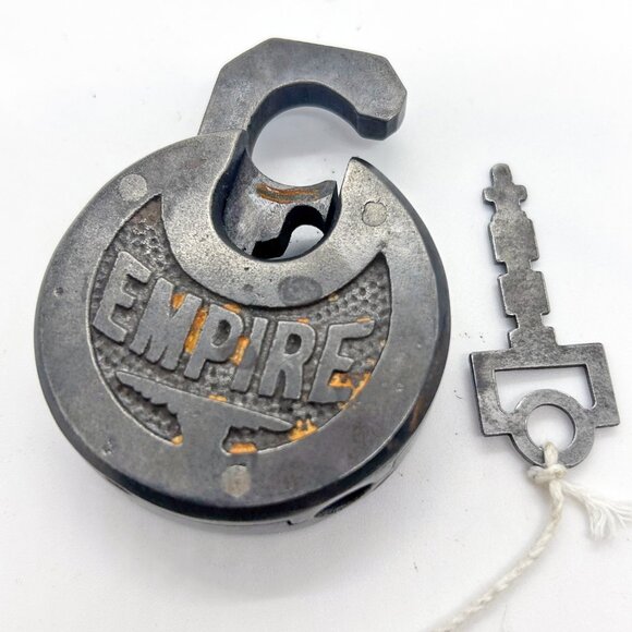 Antique Fraim Empire cast iron pancake lock with key circa 1900-1920 Vintage - Picture 1 of 5